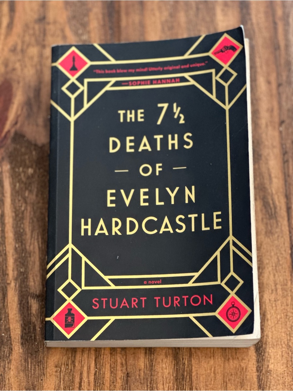 The 7½ Deaths of Evelyn Hardcastle - Black & Gold Paperback